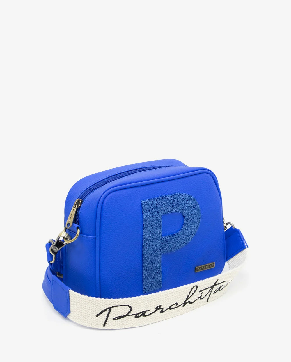 Bandolera Adela Azul Zafiro - vista lateral con placa Parchita plateada