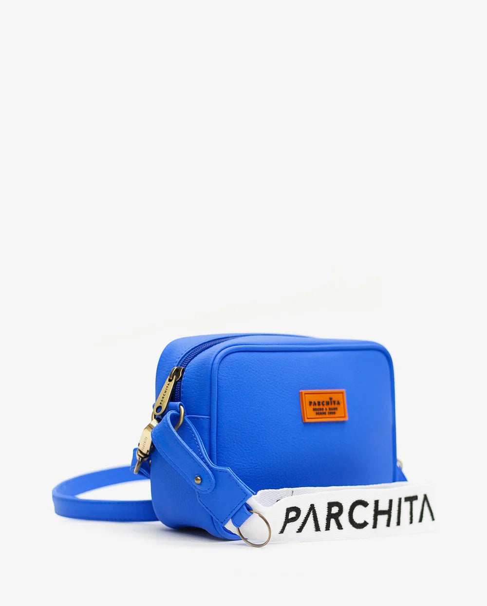 Bandolera Mika Azul Zafiro - vista lateral con correa