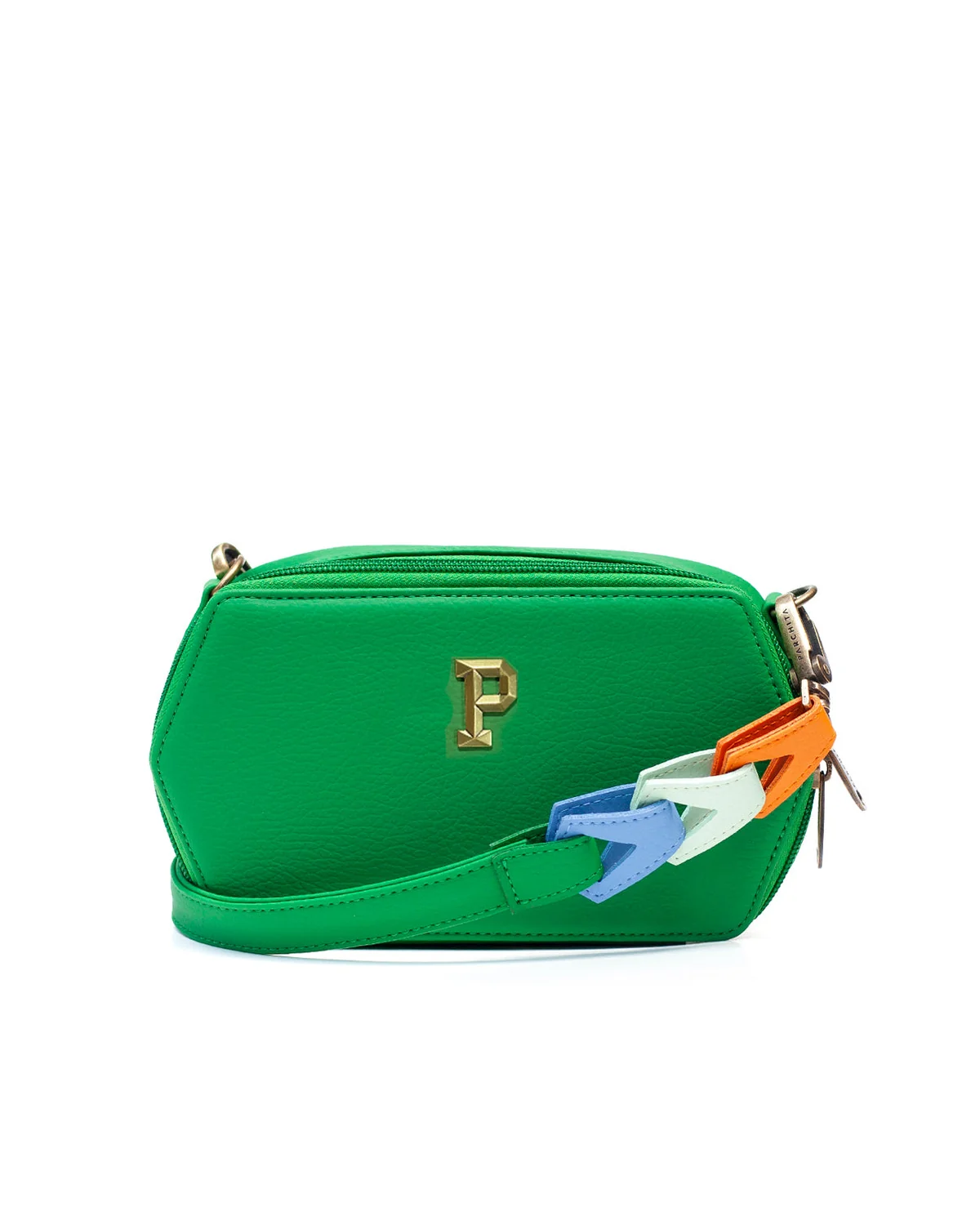 Cartera Malibu Verde - vista frontal con P dorada universitaria y colgante multicolor de flechas