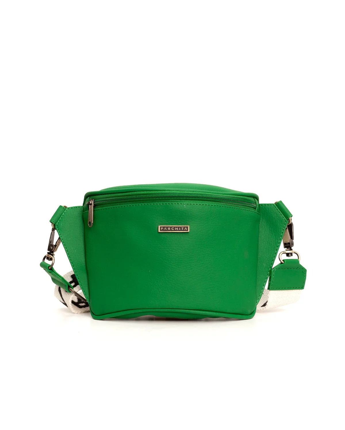 Bolso Canguro Bolo Verde - vista frontal con placa PARCHITA plateada y correa PARCHITA ivory