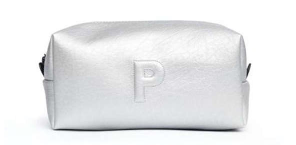Cosmetiquera Parcha Grande Plata - P en relieve tonal plateado