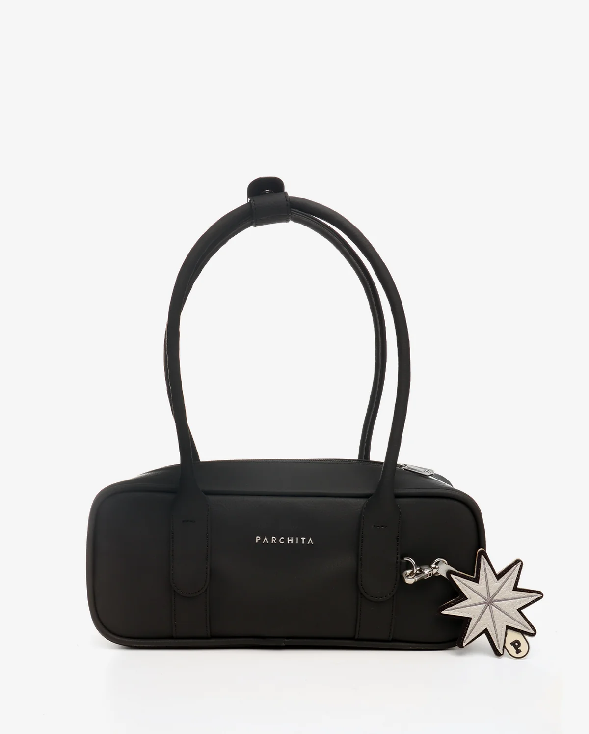 Cartera East West Negro - vista frontal con colgante estrella plateada