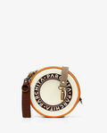 Bandolera Disco Ivory x Taupe - vista frontal con logo PARCHITA circular en marrón oscuro y borde naranja